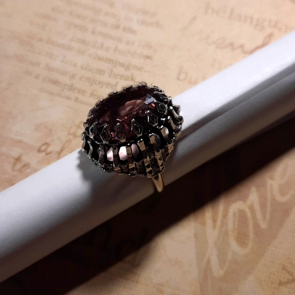 Stunning Vintage Sarah Coventry purple glass ring. - Picture 2 of 7